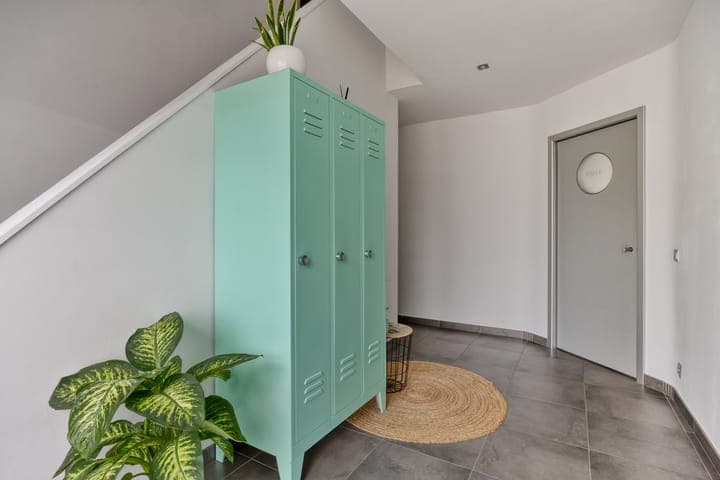 https://storage.googleapis.com/homestra-images/property-image-8711b9cc-0e85-4d69-ae90-e78fcfafeea2-1758047573.jpg