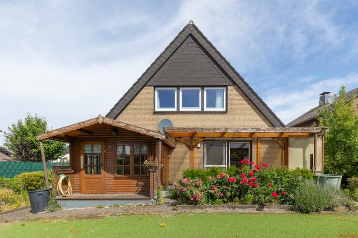 https://storage.googleapis.com/homestra-images/property-image-8bbeb27a-1580-4501-bf81-de9c08f38c03-1748974658.jpg