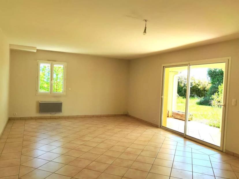 https://storage.googleapis.com/homestra-images/property-image-8c7812c9-1655-454a-84bc-3653591051f4-1746558115.jpg