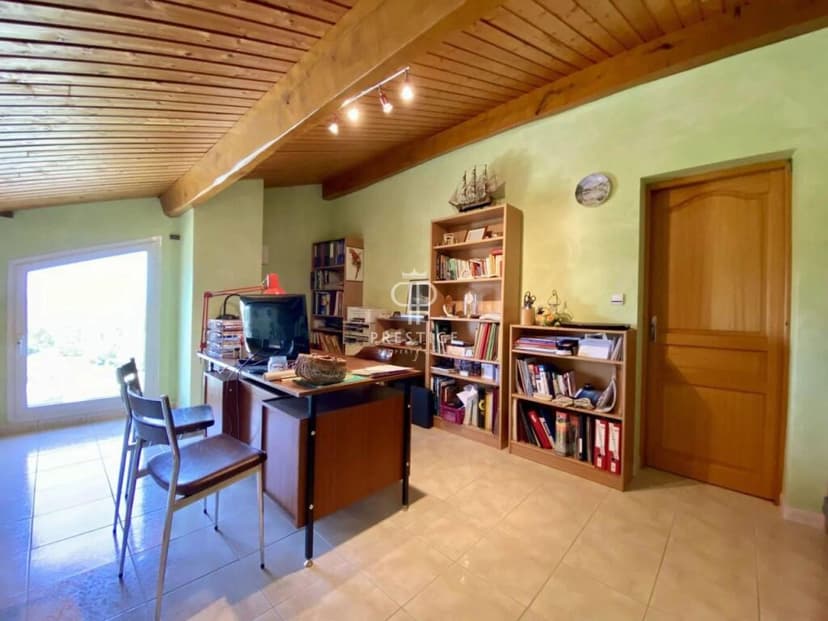 https://storage.googleapis.com/homestra-images/property-image-9565a09d-cd41-489c-89f9-f284072073af-1750191129.jpg