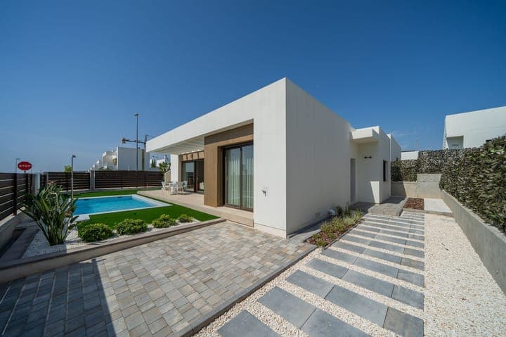 https://storage.googleapis.com/homestra-images/property-image-9b89e45c-88ca-4f20-b6c8-262e1029e81c-1761064875.jpg