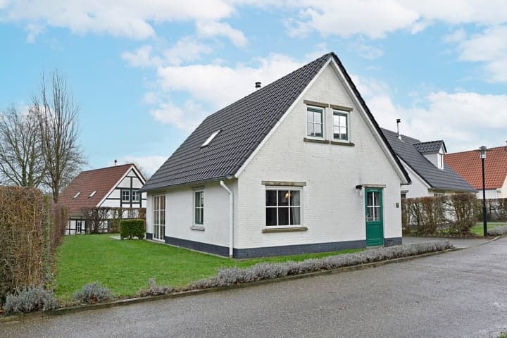 https://storage.googleapis.com/homestra-images/property-image-9ed9e53d-2e32-47e6-b733-14b9cefeddf4-1745778459.jpg
