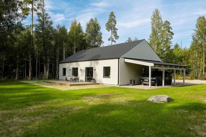 https://storage.googleapis.com/homestra-images/property-image-a05529ff-6b60-4519-8d86-1cce0b6baafb-1752342439.jpg