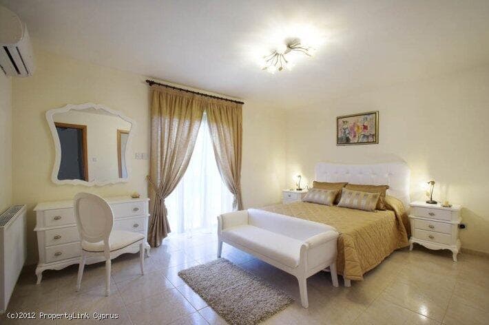https://storage.googleapis.com/homestra-images/property-image-a956787b-3c53-4652-8296-f2863541f1ce-1749399383.jpg