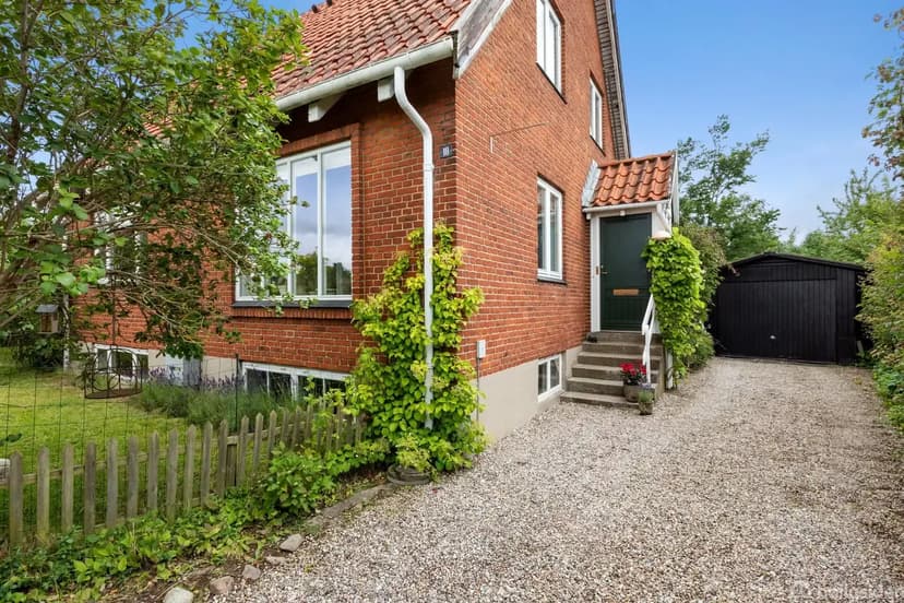 https://storage.googleapis.com/homestra-images/property-image-ade45cd6-8392-489e-9ba2-6c6bbeb9cc7d-1751206676.jpg