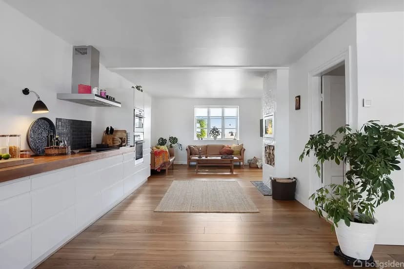https://storage.googleapis.com/homestra-images/property-image-ae1fc083-03ce-406d-b343-fe11187f93d8-1753201929.jpg