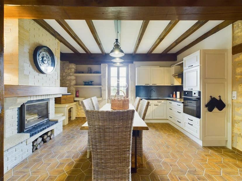 https://storage.googleapis.com/homestra-images/property-image-b819daca-75b9-4ea2-b0ff-e05b913cb185-1759947050.jpg