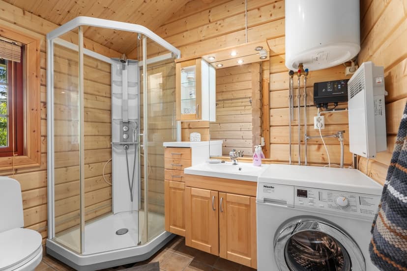 https://storage.googleapis.com/homestra-images/property-image-beeca029-5d73-40e7-8038-566584335307-1759947132.jpg