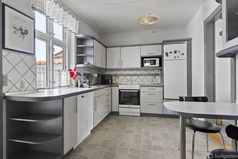 https://storage.googleapis.com/homestra-images/property-image-c33207e3-15ed-4645-9e0c-3ea2f878d81e-1749399413.jpg