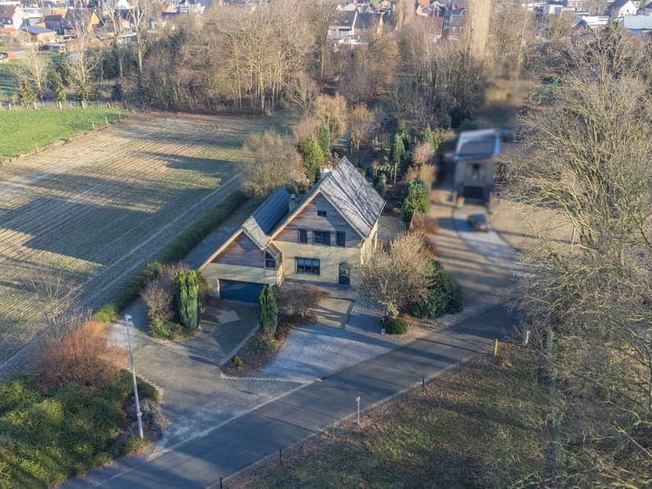 https://storage.googleapis.com/homestra-images/property-image-c37cd00b-6fd4-4519-83be-329e587a653c-1788688673.jpg
