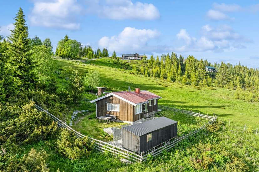 https://storage.googleapis.com/homestra-images/property-image-ca7dec6d-beb7-41db-be75-528d5fbdd46e-1749666167.jpg