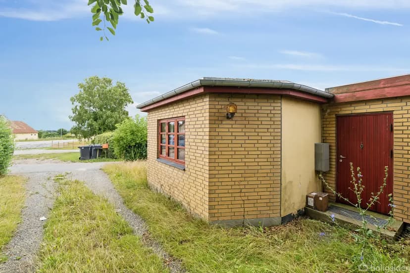 https://storage.googleapis.com/homestra-images/property-image-ca9e4fa0-13d7-4730-82ad-5a0592e7aa5e-1753905746.jpg