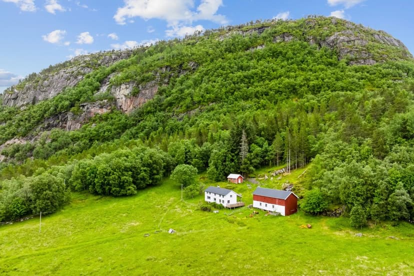 https://storage.googleapis.com/homestra-images/property-image-caf23dd3-2f43-41a9-a850-9596d7b510f9-1744747387.jpg