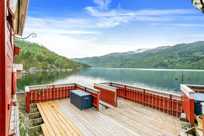 https://storage.googleapis.com/homestra-images/property-image-ccc23814-cd2e-466d-8f27-426ac19110ae-1753976458.jpg
