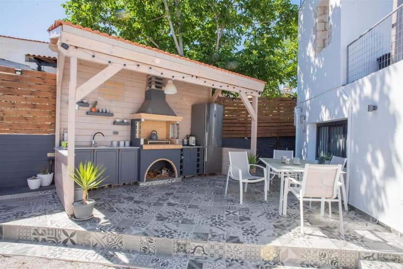 https://storage.googleapis.com/homestra-images/property-image-d230738c-eaaf-4592-be9d-51b55b470042-1746359249.jpg