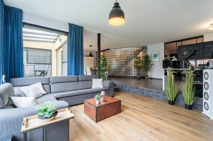 https://storage.googleapis.com/homestra-images/property-image-dab7ed34-ac53-4c0c-9234-092a9cadff69-1760463608.jpg