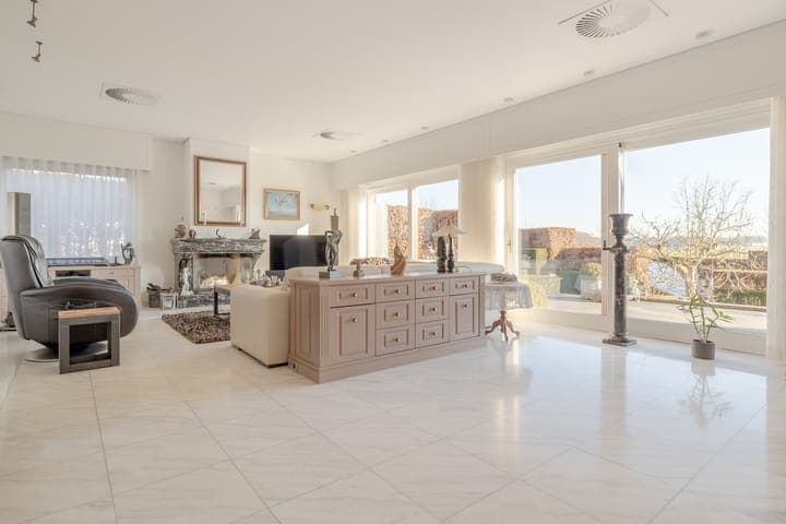 https://storage.googleapis.com/homestra-images/property-image-dea6e1f5-574c-4d4d-8467-a821dd12acd2-1761395759.jpg