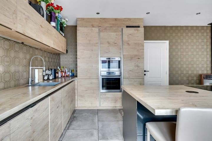 https://storage.googleapis.com/homestra-images/property-image-e9e95725-9bd0-48f1-8eb3-b6699e03fa27-1758970180.jpg