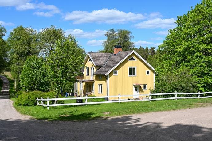 https://storage.googleapis.com/homestra-images/property-image-ea7e9fd2-8976-4a76-b2e4-c7dea378c23e-1749246144.jpg