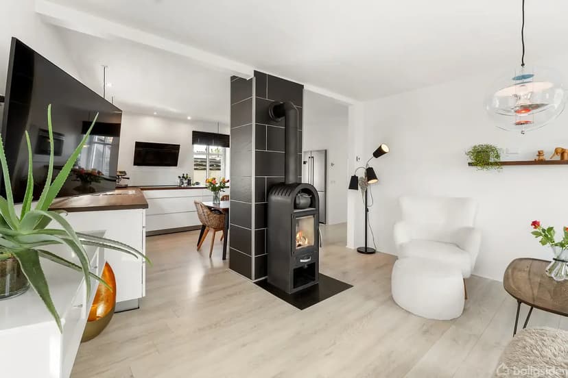 https://storage.googleapis.com/homestra-images/property-image-ede0dd50-ac6c-44e6-81f3-a52dde833d6e-1755444913.jpg