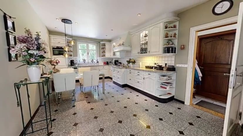 https://storage.googleapis.com/homestra-images/property-image-ede21e8a-13e5-431b-bf48-2b4eed310320-1749309144.jpg