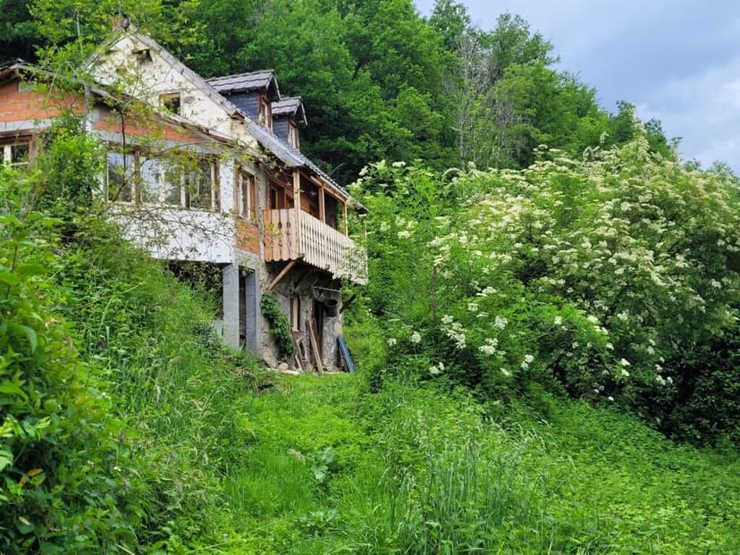 https://storage.googleapis.com/homestra-images/property-image-f4d95960-0eaf-4558-ad99-36de5a2b3d23-1751802263.jpg