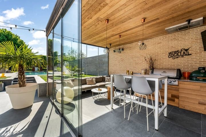 https://storage.googleapis.com/homestra-images/property-image-f9f17d95-f2a4-4510-bdbd-4ba1c03cfa2b-1748108466.jpg