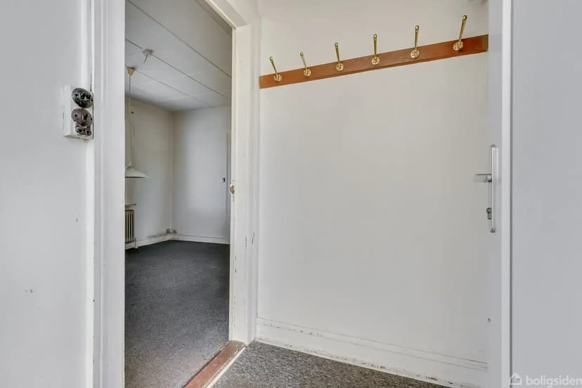 https://storage.googleapis.com/homestra-images/property-image-fc1897fd-2deb-49c0-9dd7-6ae39609cde5-1748108405.jpg