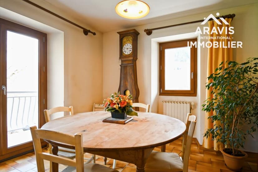 https://storage.googleapis.com/homestra-images/property-image-fddf63ac-8bf8-4606-9b94-1577640df80f-1747586408.jpg